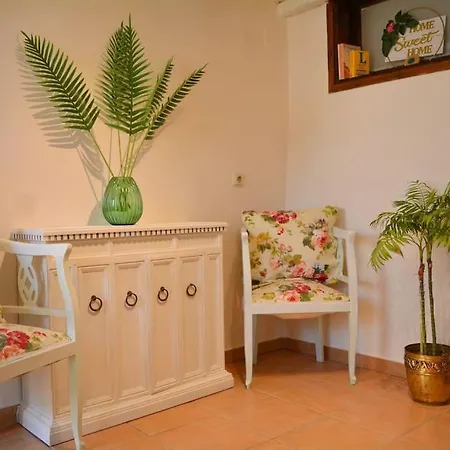 Semesterbostad Menta House *